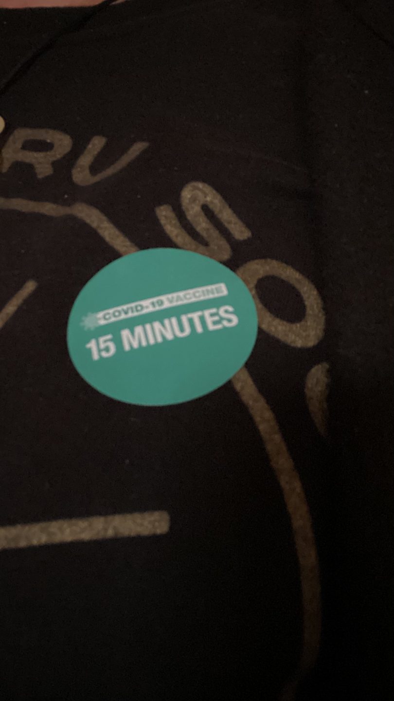 Blue sticker with white lettering reading 15 minutes