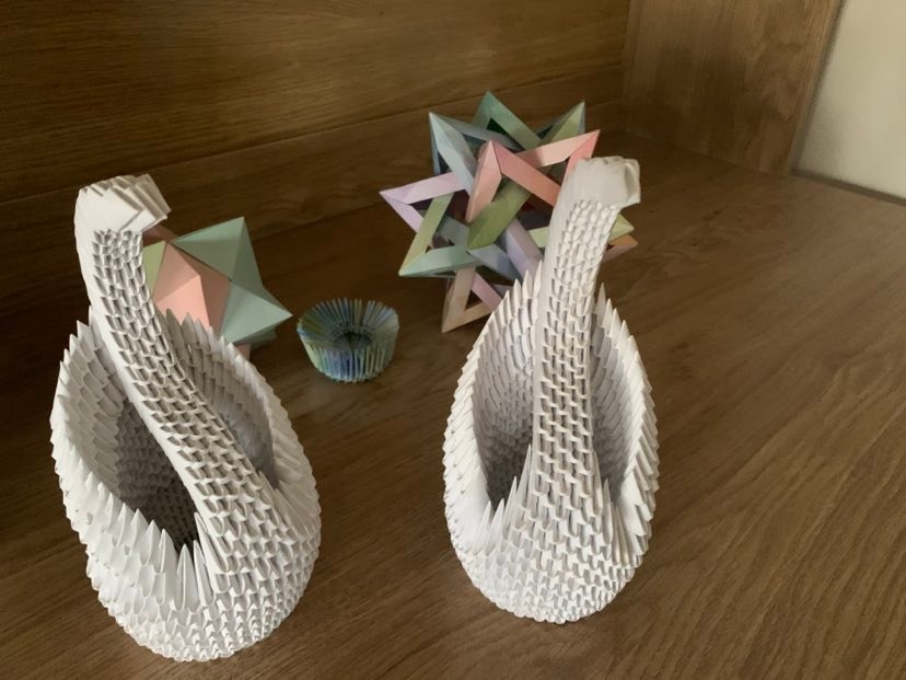 two white paper origami swans.